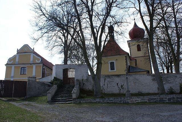Kostel sv. Ondřeje v Radobytcích | Foto: Feťour – Wikimedia Commons | Licence: CC0