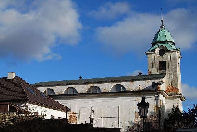Kostel sv. Petra a Pavla v Chotovinách | Foto: Richenza – Wikimedia Commons | Licence: CC-BY-SA 3.0