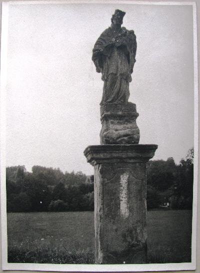 Historická fotografie sochy sv. Jana Nepomuckého | Foto: Archiv Gymnázia Mimoň | Licence: Všechna práva vyhrazena