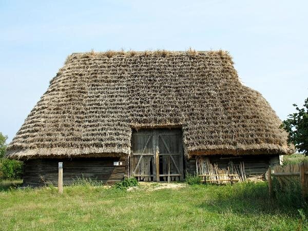 Polygonální stodola z Čisté | Autor: Marie Čcheidzeová – Wikimedia Commons | Licence: CC-BY-SA 4.0