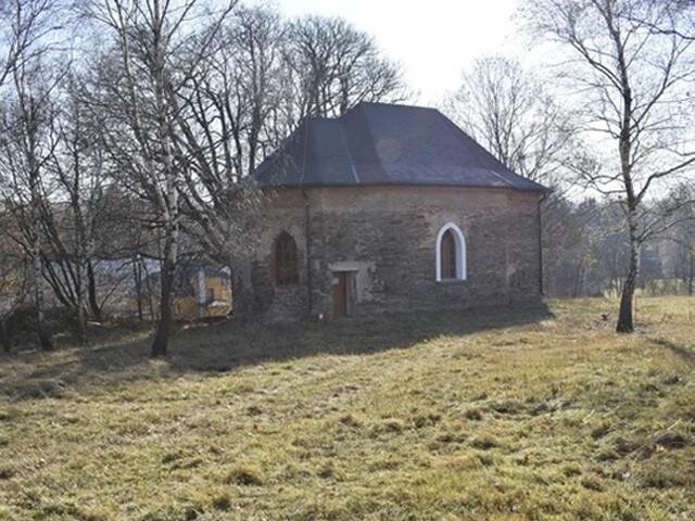 Pohled na kapli sv. Jana Nepomuckého | Foto: Spolek pro ochranu a zvelebení Sedmi Dvorů | Licence: Všechna práva vyhrazena