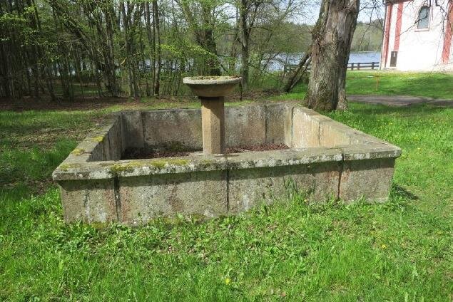 Obecní kašna na náměstí v Zahrádce | Foto: Archiv Národního památkového ústavu | Licence: Všechna práva vyhrazena