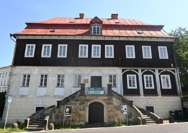 Budova sklářského muzea v Kamenickém Šenově | FOTO: Sklářské muzeum Kamenický Šenov | Všechna práva vyhrazena