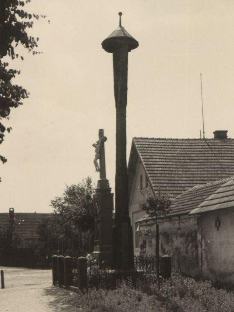 Zvonička ve Svinarech – archivní foto | Foto: Komise místní samosprávy Svinary| Všechna práva vyhrazena