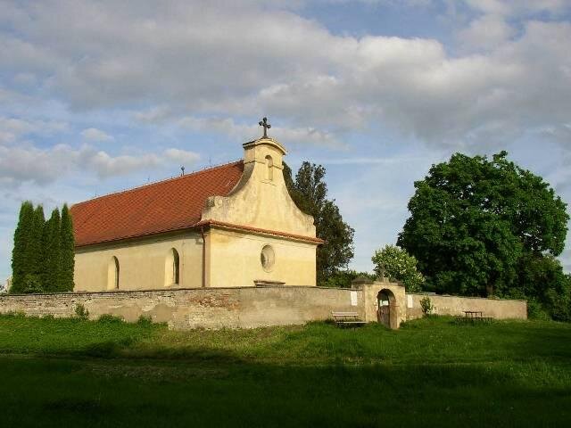 Kostel sv. Jiří na Hradišti u Libušína | Foto: Miaow Miaow – Wikimedia Commons | Licence: Volné dílo