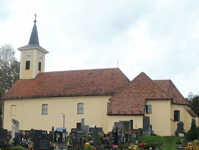 Kostel sv. Petra a Pavla v Nezdenicích | Foto: Atillak – Wikimedia Commons | Licence: CC0
