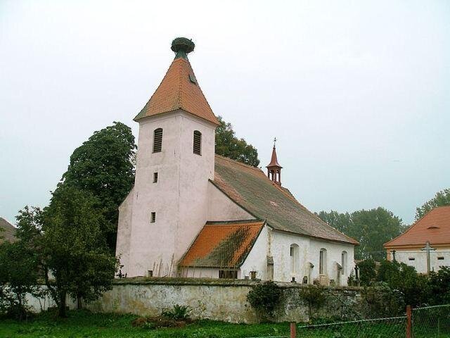 Kostel sv. Petra a Pavla ve Strýčicích | Foto: Miloš Hlávka – Wikimedia Commons | Licence: Uveďte autora – Zachovejte licenci 3.0 Česko