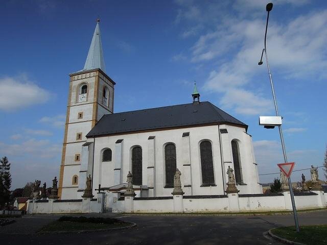 Kostel Povýšení sv. Kříže v Hustopečích nad Bečvou | Foto: Radim Holiš – Wikimedia Commons | Licence: CC-BY-SA 3.0