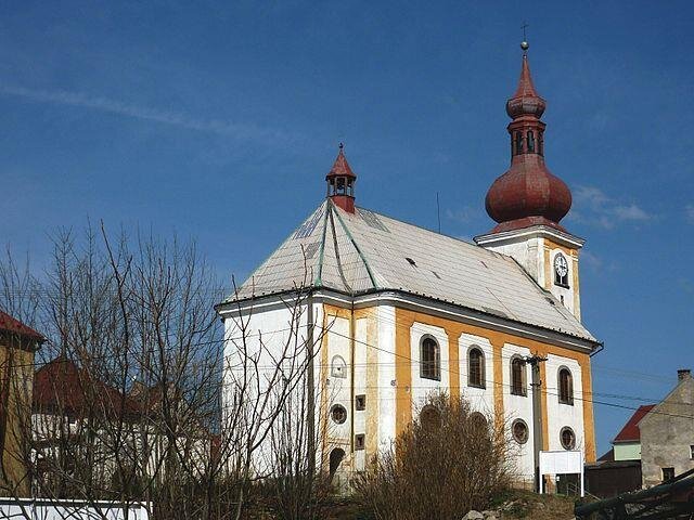  Kostel sv. Jana Křtitele ve Skalné | Foto: Fojsinek – Wikimedia Commons | Licence: CC0