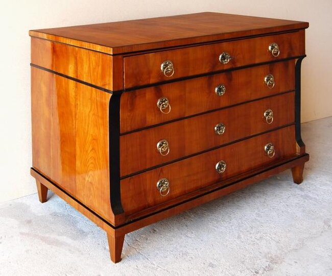 Restaurování komody - biedermeier