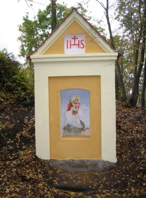 Hradsko - kaple sv. Jiří po rekonstrukci | Ľubomír Molek - šindele | Všechna práva vyhrazena