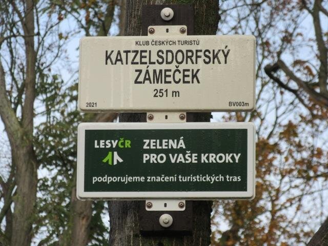 V roce 2021 byl zámeček na základě spolupráce s KČT nově napojen na systém turistického značení. | FOTO: Daniel Lyčka | Všechna práva vyhrazena