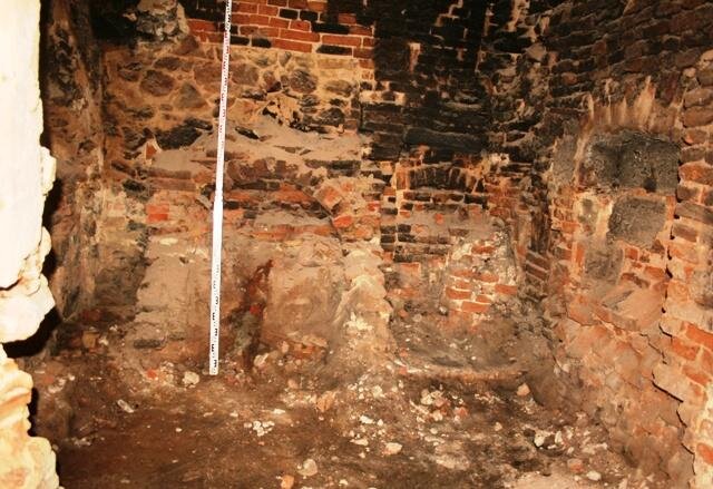 Zámek Rychvald - severní stěna dřívější dymníkové kuchyně se stopami topenišť | Foto: Mgr. Lucie Augustinková | Licence: Všechna práva vyhrazena