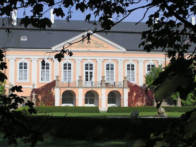 Zámek Petrohrad - fasáda 2005 | Architektonický ateliér HUML & VANÍČEK | Všechna práva vyhrazena