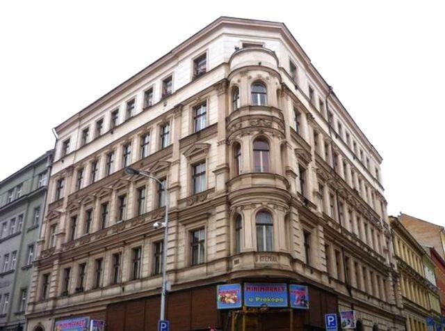 Praha, bytový dům U Štěpána před renovací | Petr Valášek,  IST plus – zateplení oken | Všechna práva vyhrazena