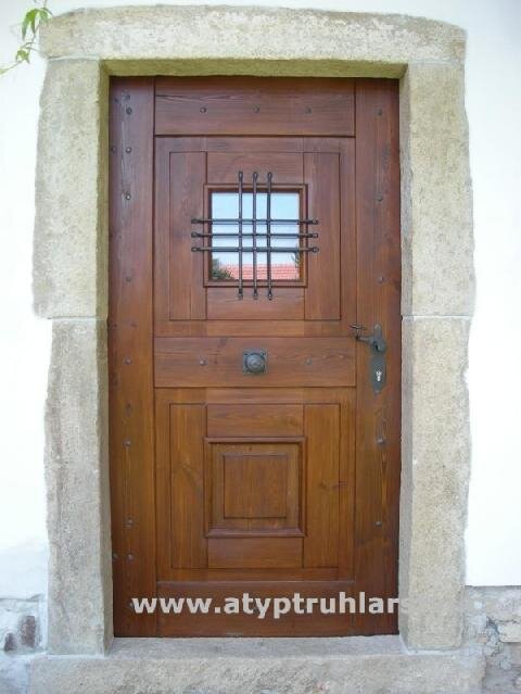 dřevěné dveře