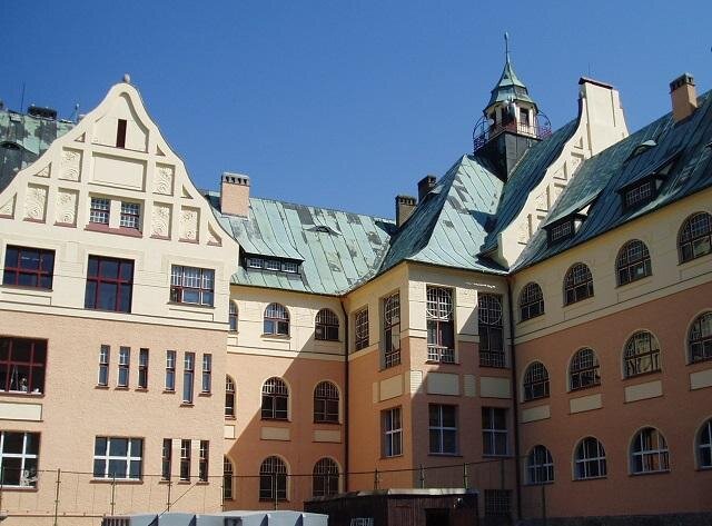 Rumburk, Gymnázium – částečná obnova fasády, včetně štukové výzdoby | FOTO: PRACOM s.r.o. | Všechna práva vyhrazena
