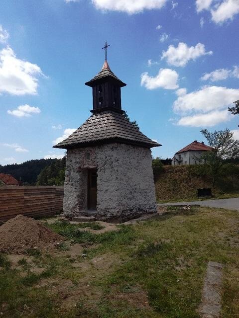 Baliny, kaple – obnova stropu, výroba venkovní římsy | FOTO: Filip Hromádko | Všechna práva vyhrazena
