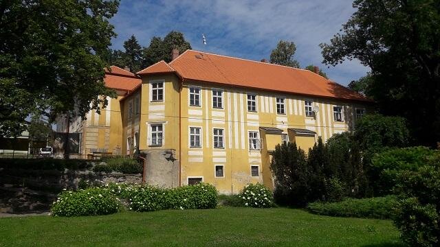Puklice – zámek | STORK střechy s.r.o. | Všechna práva vyhrazena