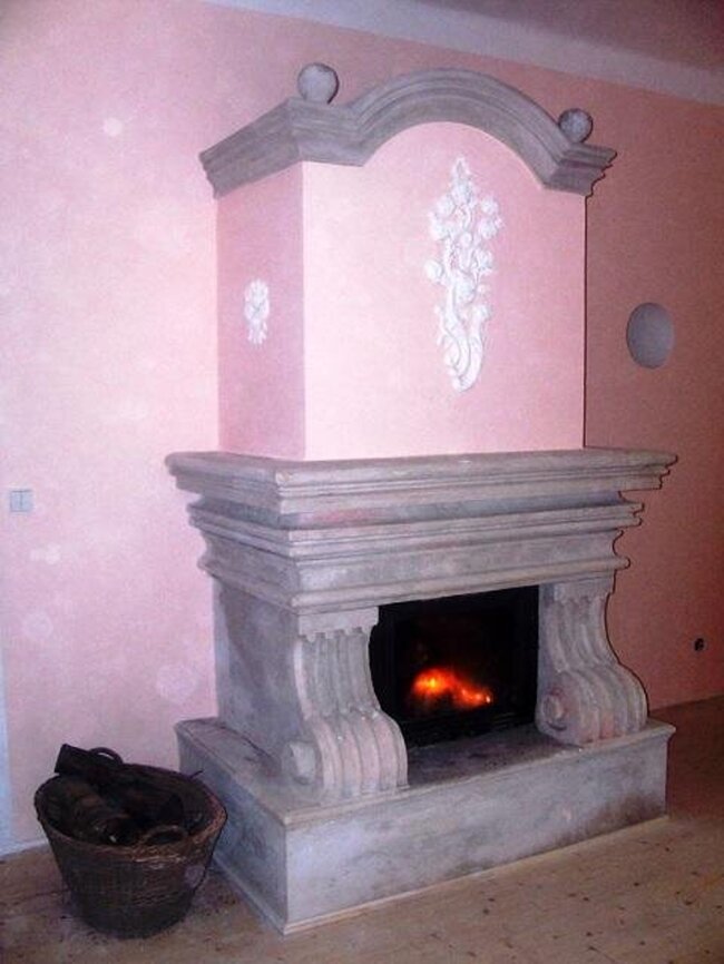 Ukázka konstrukce celého krbu včetně empírových doplňků | © Daniel Kyler