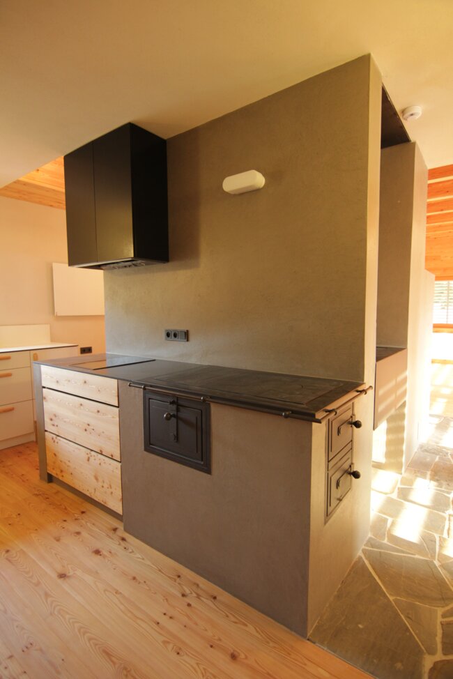 Elegantní stolový sporák se speciálním odolným povrchem PANDOMO | © Archiv Jana Křivonožky