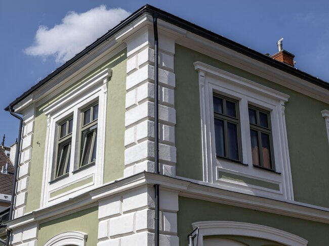 Nové Město na Moravě, měšťanský dům čp. 38 – užit injektážní krém Cemix 1990 Aquastop Inject, sanační systém Cemix 2740–2743, FLEXI ŠTUK se silikonovým nátěrem | © Archiv LB Cemix, s.r.o.