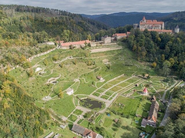 Vrchnostenská okrasná zahrada Pernštejn | FOTO: Gardenline s.r.o. | Všechna práva vyhrazena