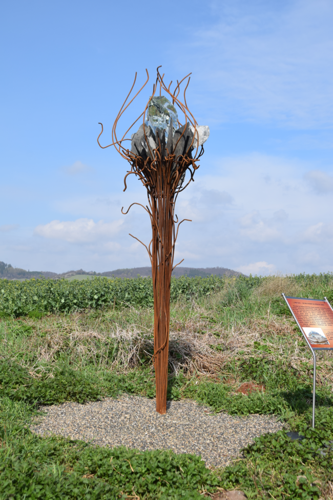 Lubenec, naučná stezka Okolím Lubence – Autorská umělecká instalace na geologicko-umělecko-duchovní stezce s drobnými památkami a výhledy | © Archiv Jitky Kantové