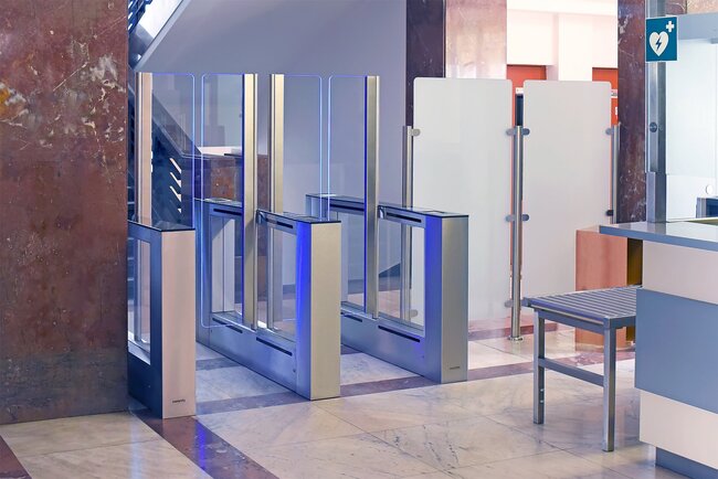 Praha-Malá Strana, Ministerstvo financí ČR – dodání turniketů moderního designu | © Archiv COMINFO a. s.