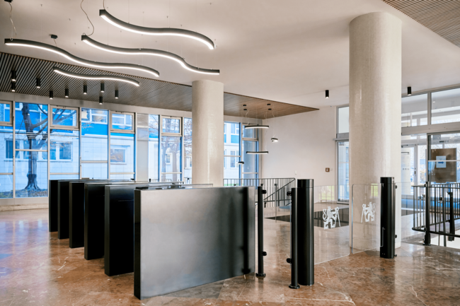 Praha, České vysoké učení technické – dodání turniketů moderního designu | © Archiv COMINFO a. s.