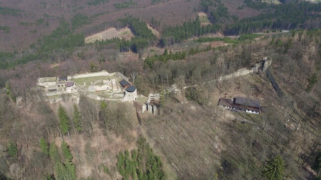 Hrad Lukov z ptačí perspektivy | © Spolek přátel hradu Lukova