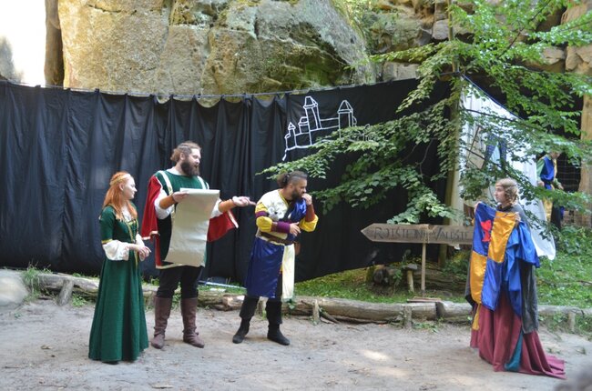 Mírová pod Kozákovem, zřícenina hradu Rotštejn – obnova tradice hradního divadla | © Archiv Ondřeje Rajcsányi