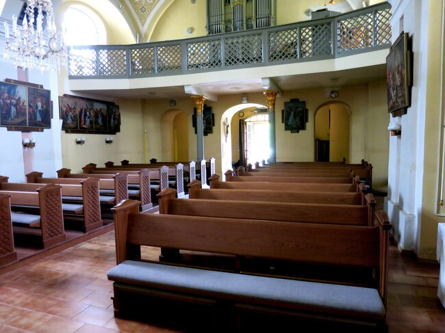 Nové lavice v kostele sv. Maří Magdalény v Kunčicích pod Ondřejníkem, ve spolupráci s Alžbětou Broďániovou | © Ing. arch. Václav Filandr