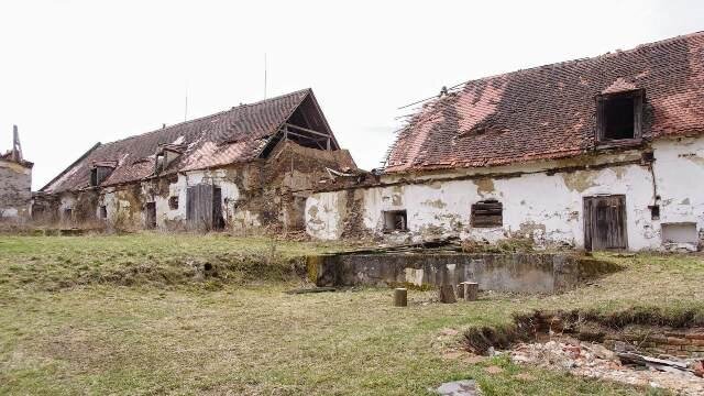 Dvůr Vranov u Rabštejna nad Střelou, jehož stavebněhistorický průzkum ARA prováděla. | Martin Váňa | Všechna práva vyhrazena