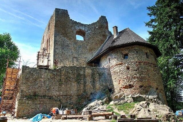 Koryčany, hrad Cimburk – statické zajištění | Foto: Doronenko – Wikimedia Commons | CC-BY-SA 4.0