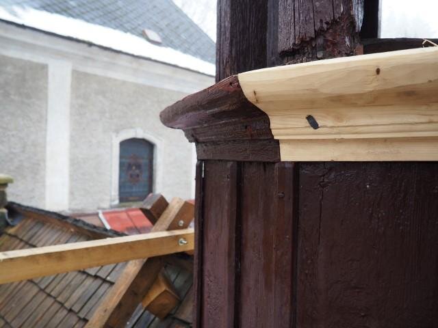 Oprava sanktusníku na Ivanitské poustevně v Teplicích nad Metují – výměna profilovaných říms | FOTO: Tomáš Fultner | Všechna práva vyhrazena