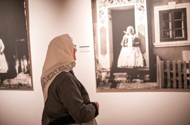 První výstavou v Havlíčkově vile byla fotografická kolekce Krajina paměti vytvořená spolu s Honzou Sakařem. | FOTO: Vlastimil Vojáček | Všechna práva vyhrazena