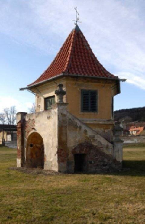 Státní zámek Červené Poříčí – gloriet před obnovou | Foto: Petr Toman | Licence: Všechna práva vyhrazena