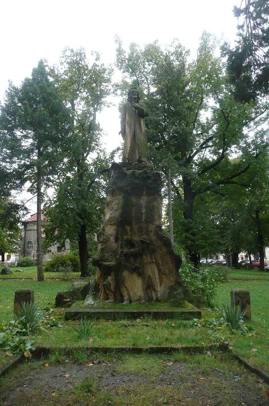Restaurování pomníku mistr Jana Husa v Kostelci nad Labem, stav před restaurováním | MgA.Tereza Korbelová - akademická sochařka a restaurátorka | Všechna práva vyhrazena