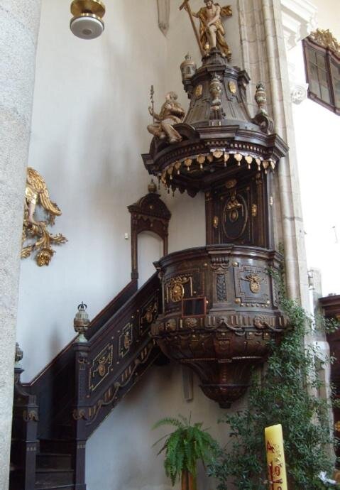 Kostel Panny Marie Královny a sv. Jiljí v Třeboni – kazatelna – stav před restaurováním | Foto: Tomáš Pejřil - restaurátor | Licence: Všechna prá va vyhrazena