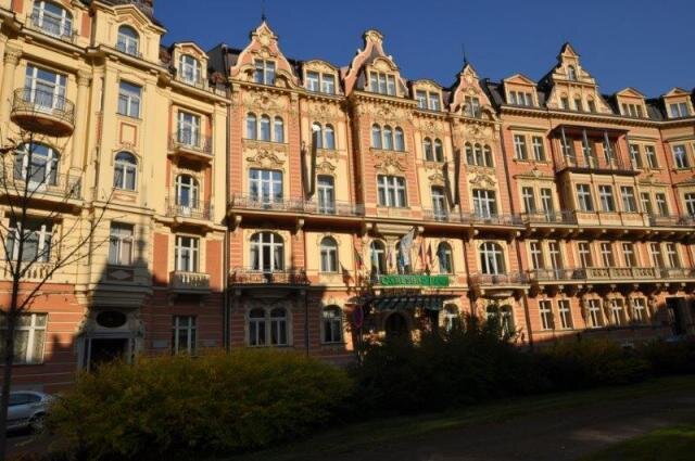 Karlovy Vary, Carlsbad Plaza a Carlsbad Klinik | Foto: TRUSTAV s. r. o. | Licence: Všechna práva vyhrazena