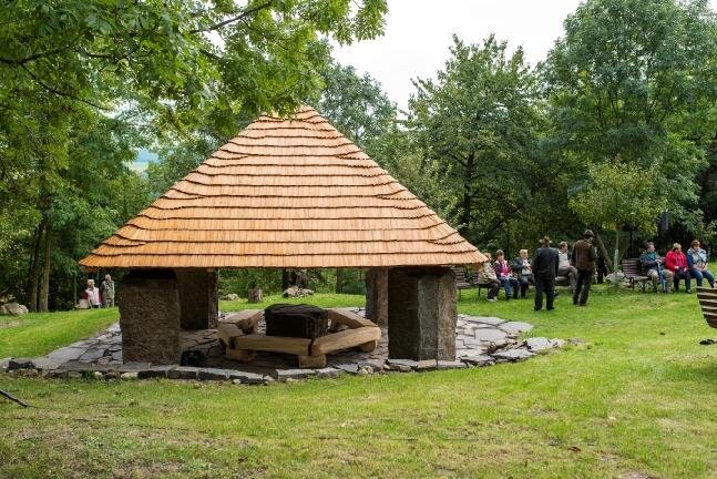 Myslivecký altán pod Řípem | FOTO: Tereza Kaňková | Všechna práva vyhrazena