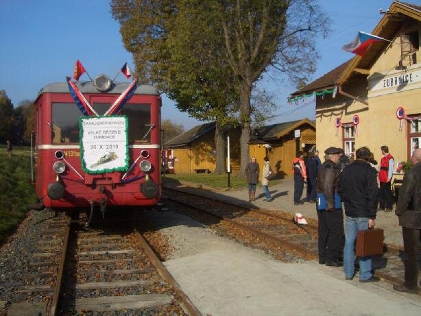 Po 17 letech přijel 27. 10. 2010 první legální vlak | Zubrnická museální železnice z.s. | Všechna práva vyhrazena