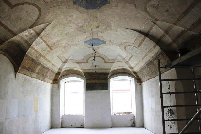 Kolín, Regionální muzeum v Kolíně, Karlovo náměstí – restaurování nástropních maleb v objektu muzea | MgA. Petr Hampl | Všechna práva vyhrazena
