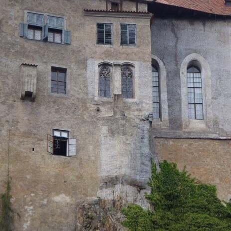Fasády kaple sv. Jiří na jižním průčelí Horního hradu v Českém Krumlově po konzervaci omítaných fasád | Věroslav Škrabánek | Všechna práva vyhrazena