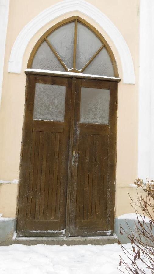 Bílá Hůrka, kaple Panny Marie Lurdské, původní dveře s nadsvětlíkem | Foto: Vlastislav Hošek | Všechna práva vyhrazena