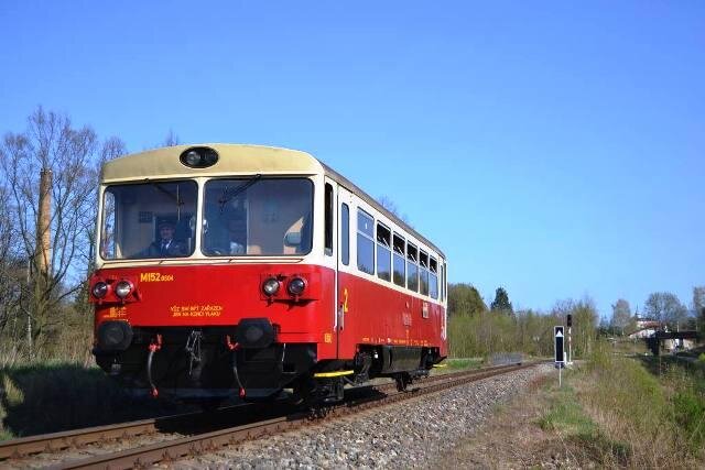 Náš motorový vůz M152.0604 absolvoval 23.2. 1983 první zkušební jízdu na zkušební trati Vagonky Studénky. | Kolej–klub, z.s. | Všechna práva vyhrazena