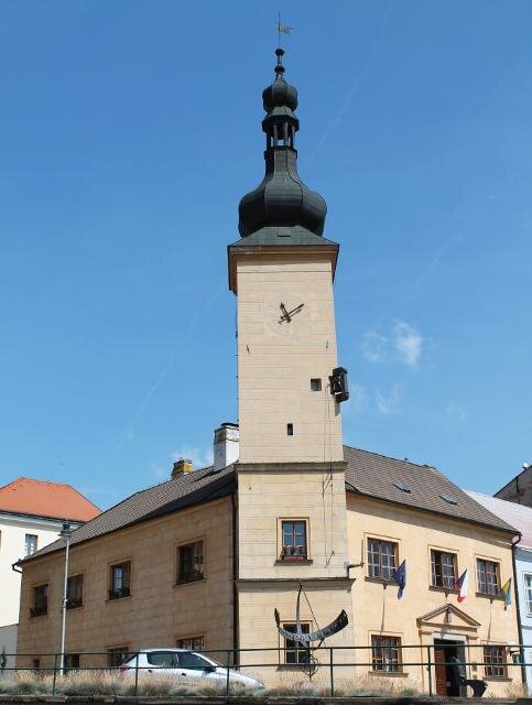 Dačice - celkový pohled na historickou budovu radnice | Foto: Harold - Wikimedia Commons | Licence: CC-BY-SA 3.0