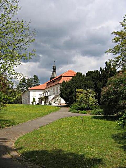 Pohled na zámeček Neuberk přes park | Foto: Česká zahradnická akademie Mělník, střední škola a vyšší odborná škola, příspěvková organizace | Licence: Všechna práva vyhrazena