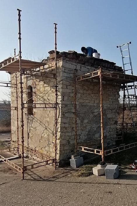 Při ní jsme se postarali o dozdění římsy. | FOTO: Spolek kapličkáři | Všechna práva vyhrazena